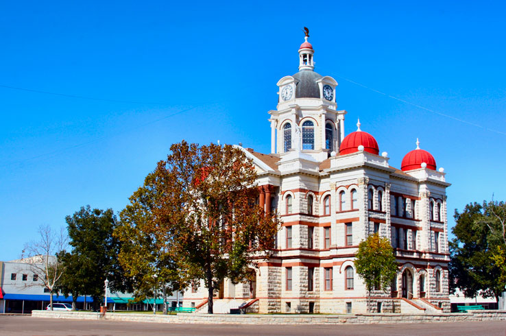 Limestone and red sandstone combine to make the eye-catching Coryell County Courthouse.