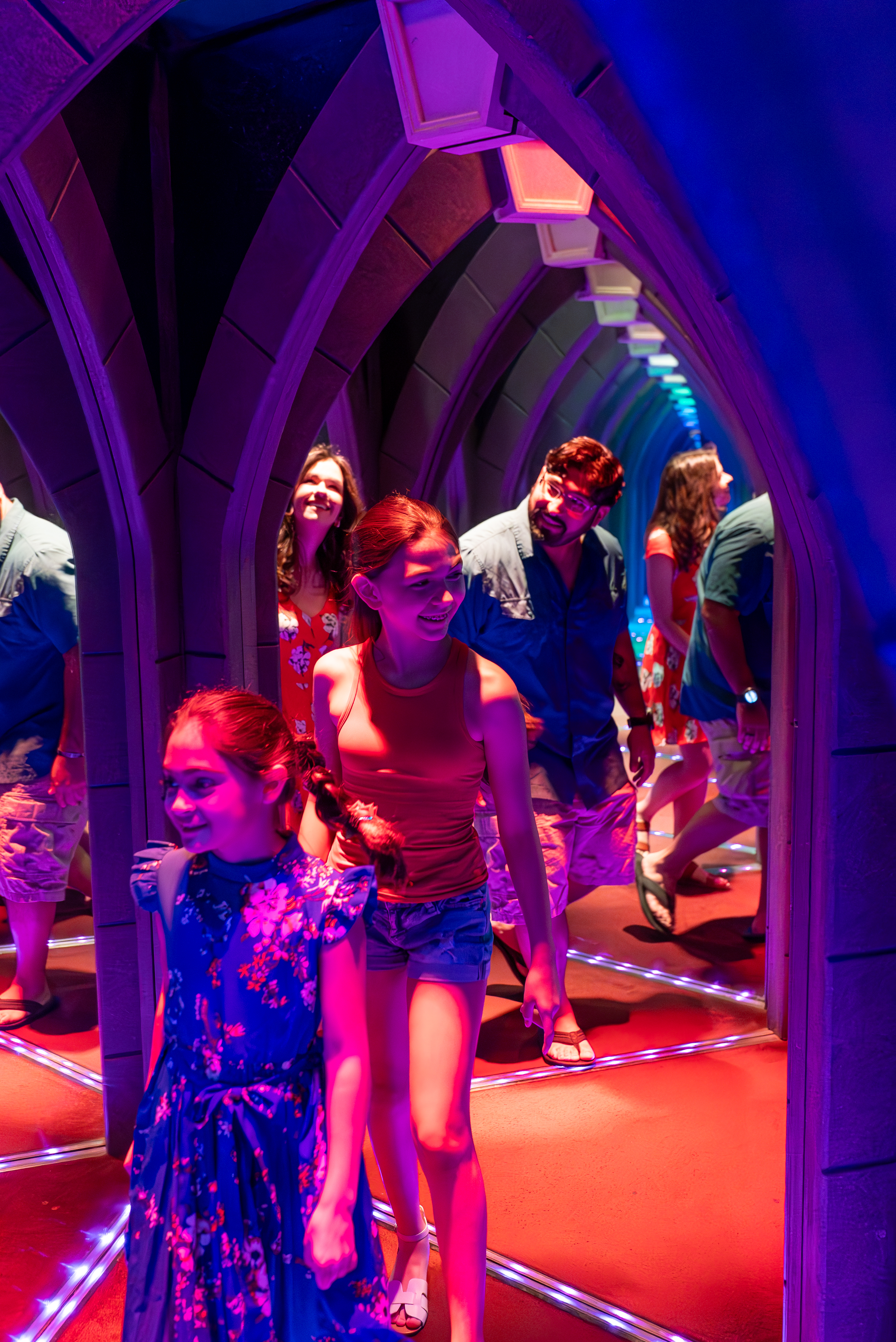 Amazing Mirror Maze Escape