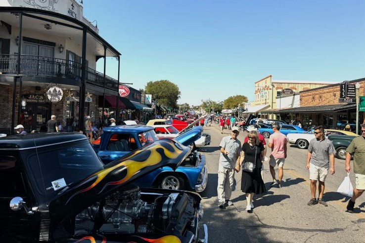 Hot rods along main street 