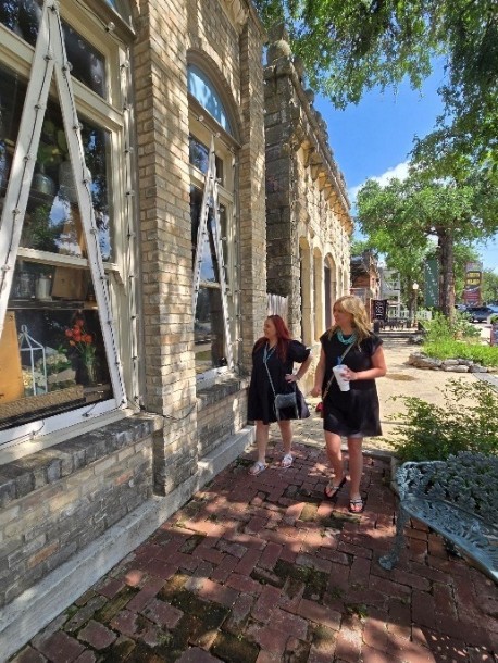 Friends boutique shopping in Salado