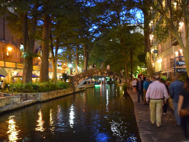 riverboat tour san antonio tx