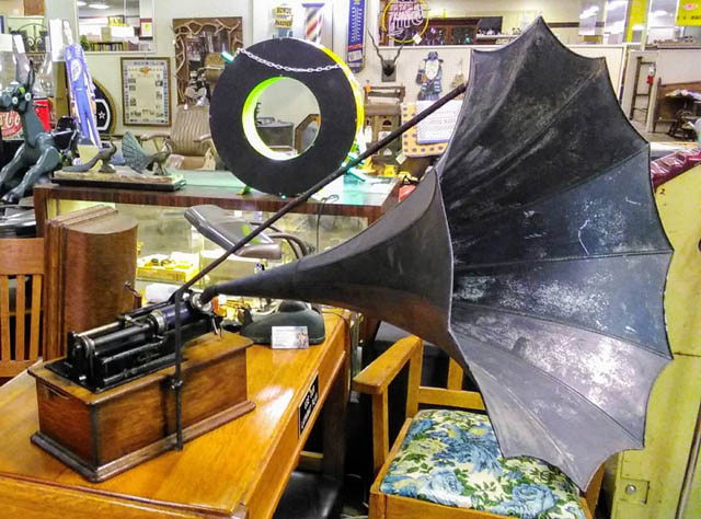 Thompson’s Antique Center of Texas